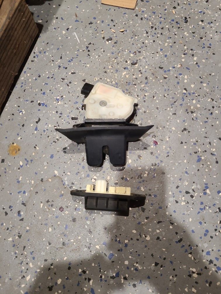 2016-2022 Toyota Prius Tailgate Liftgate Back Door Lock Latch Actuator