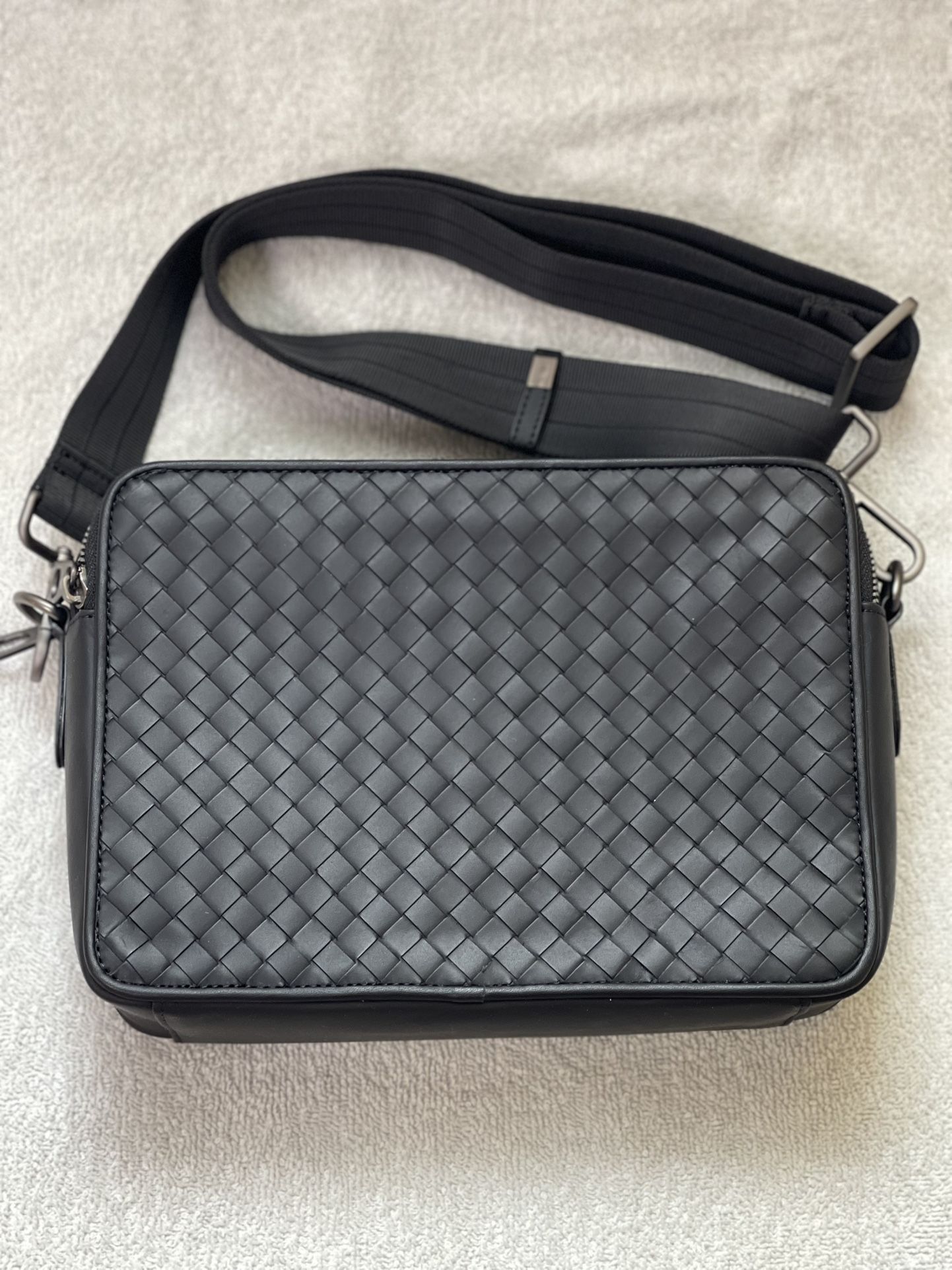 Bottega Veneta The Bag That Brings Success: The Choice of Celebrities and Millionaires!