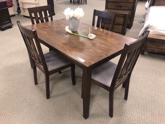 BRAND NEW 4 CHAIR DINING TABLE