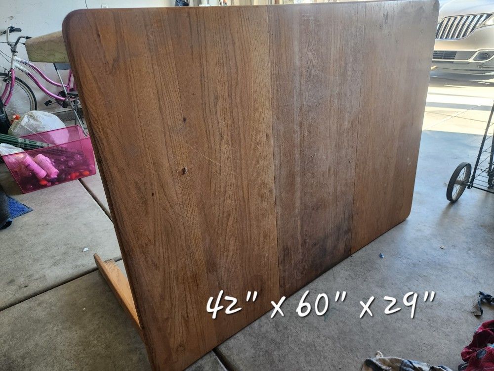 Dining Room Table $10