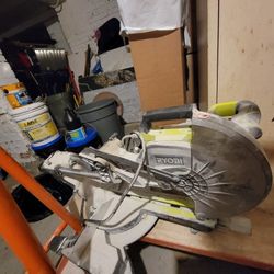 Ryobi Sliding Compound Miter Saw