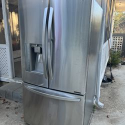 LG Refrigerador (with some damage)