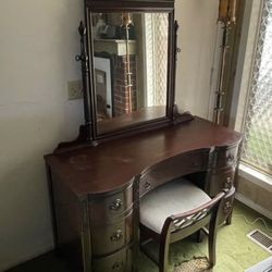 Antique Mid Century Vanity With Mirror