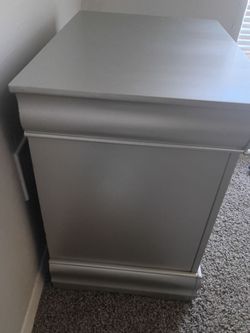 Chest of drawers and table