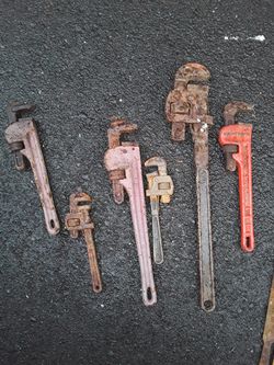 Pipe wrenches all sizes offer up