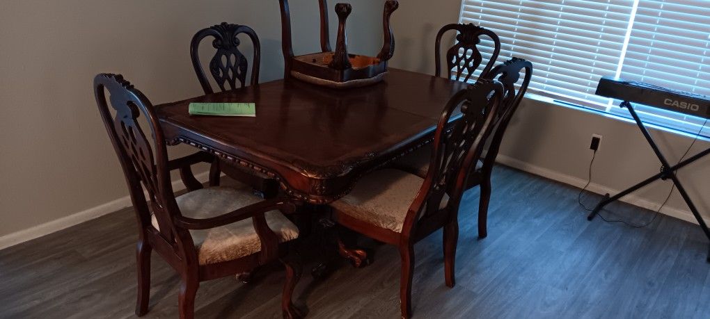Dinnig Table