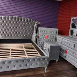 New 4 PC Queen Bedroom Set Queen Bedframe Dresser Mirror And Nightstand 