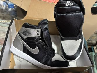 New Nike Sneakers  Sz 10 W