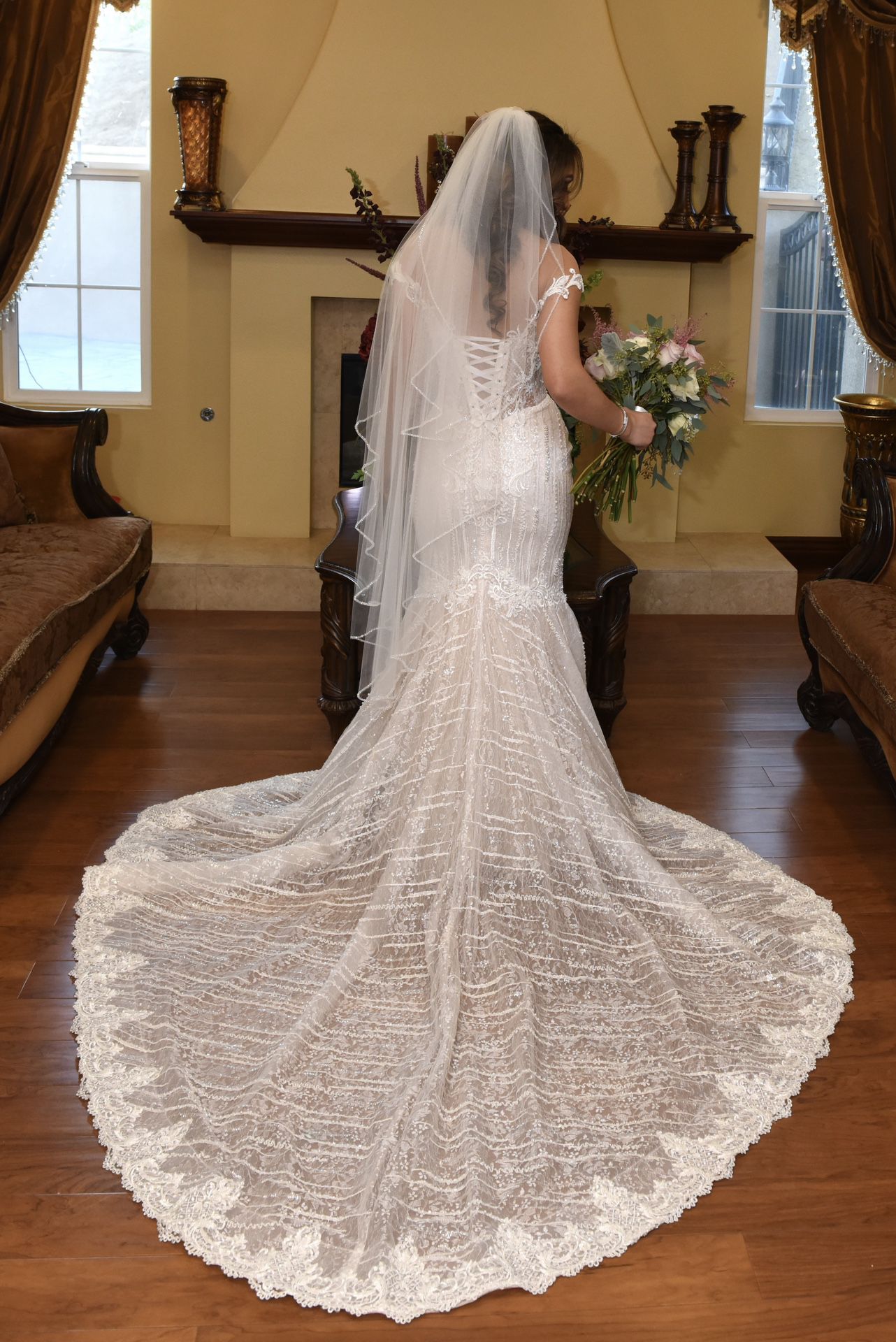 Stunning Galia Lahav Lace Mermaid Wedding Gown W/ Train