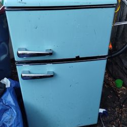 Mini Fridge 