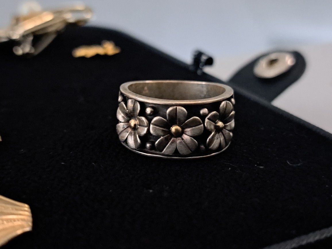 Sterling Ring With Flowers