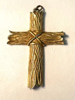 Vintage gold-tone Religious Cross pendant rustic woodgrain cross with a wrapped rope or thorn detail at the center - 2.5”