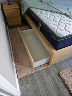 Bed with mattress (Full)
