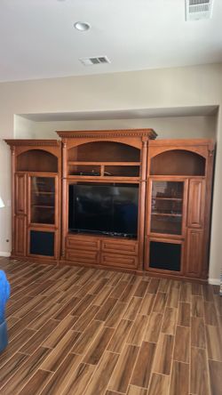 Entertainment center