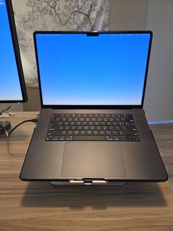 MacBook Pro M4 Max, 64GB RAM — Excellent Condition
