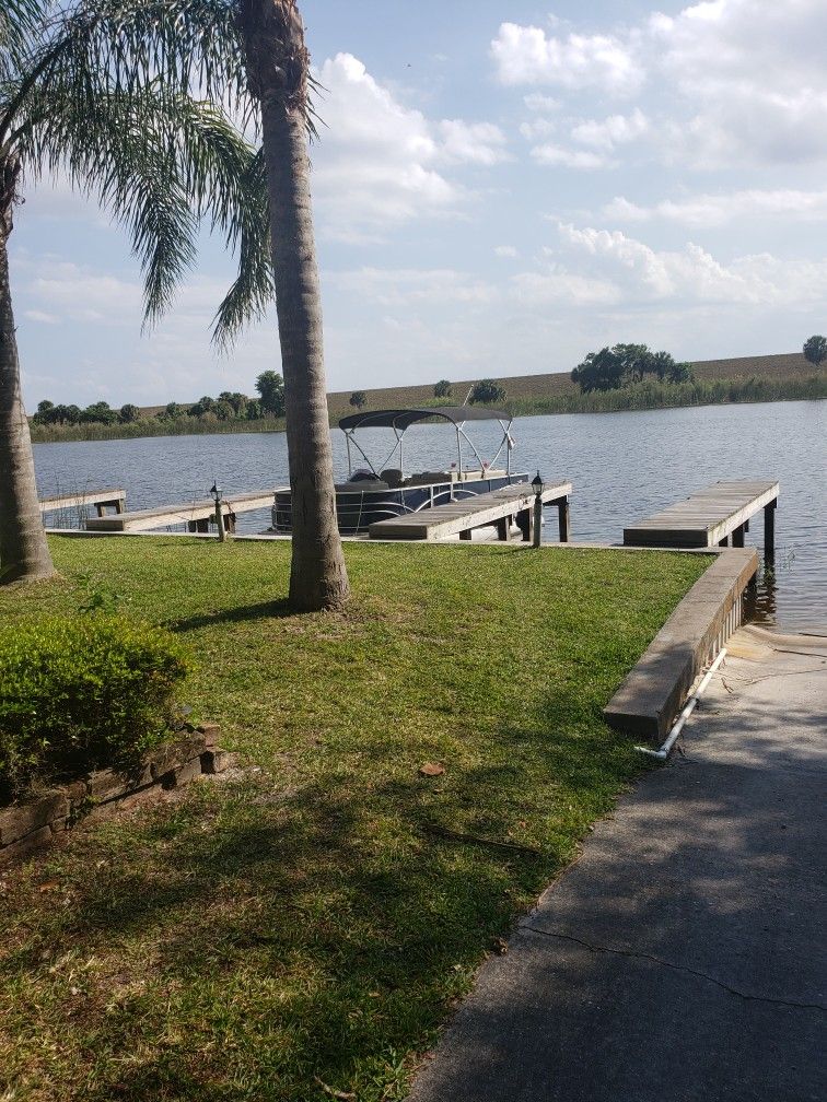 COZY LOG WOOD CABIN ON THE LAKE OKEECHOBEE for Sale in Okeechobee, FL