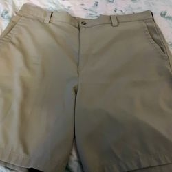 Beige men’s size 40 Dockers silky shorts pre-owned