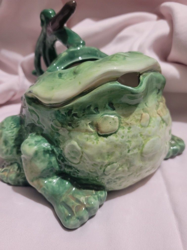 TEA POT FROG 