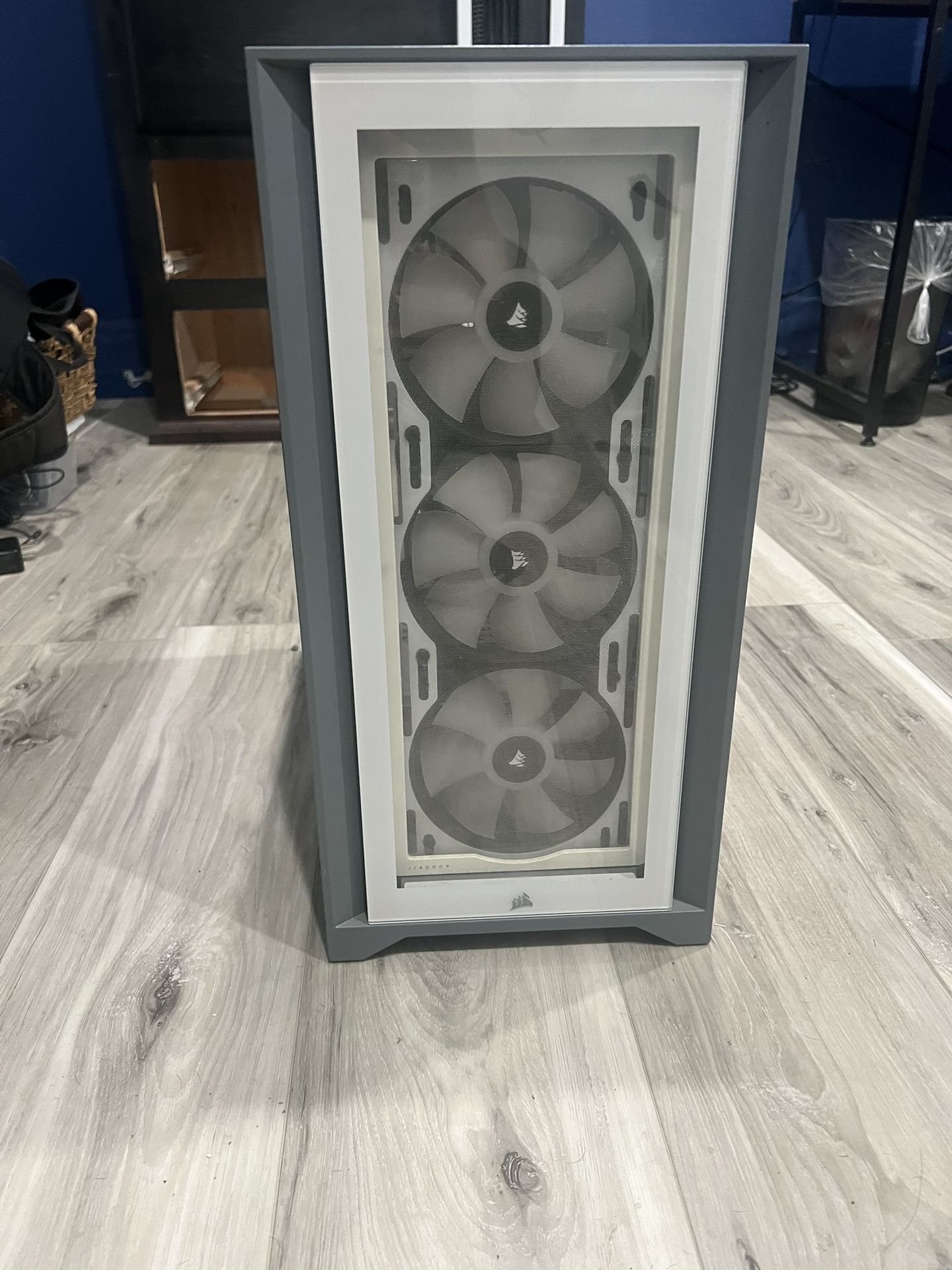 White Corsair Gaming Pc