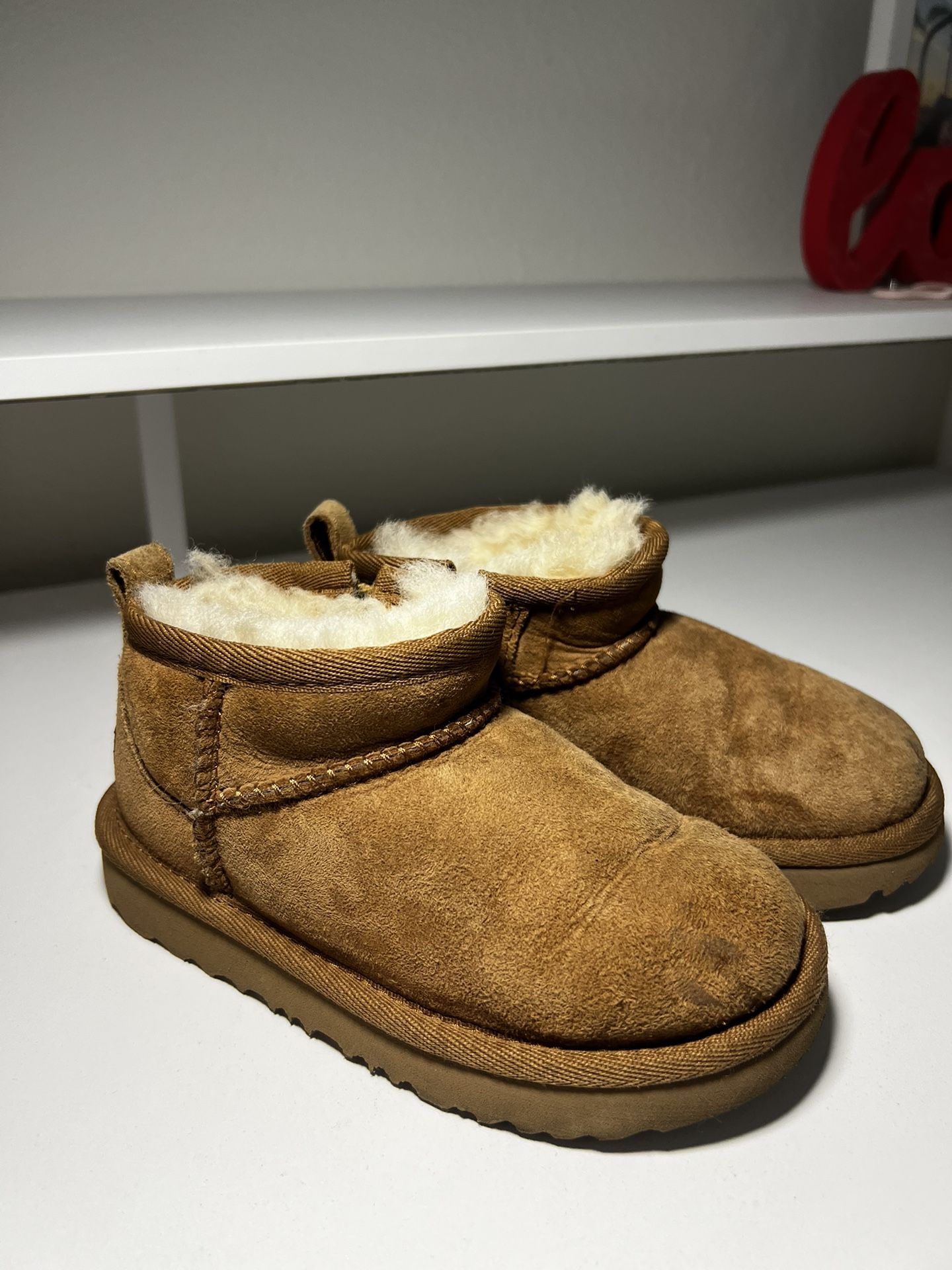 UGG Toddler Classic Ultra Mini (9C)
