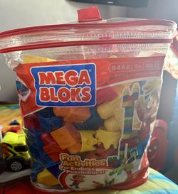 Kids Building Mega Bloks 