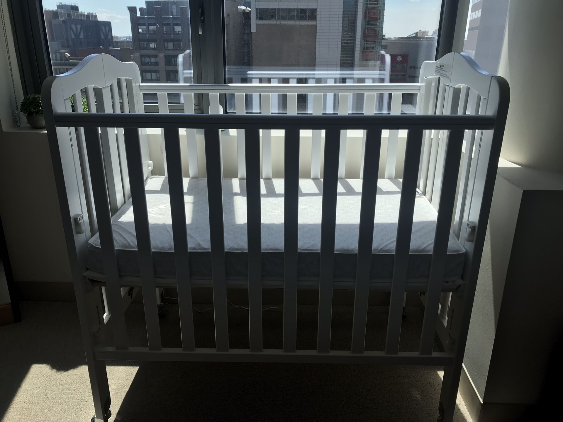Portable Infant’s Mini Crib