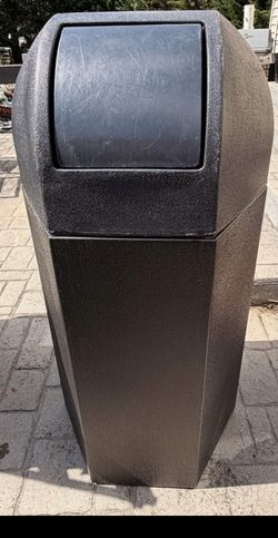 Heavy Duty Outdoor Trash Can – Commercial Grade