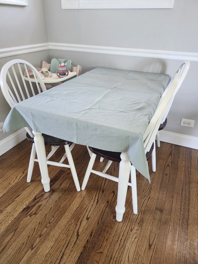 Wood Dining Table With 3 Chairs And 2 Modern Table Cloths