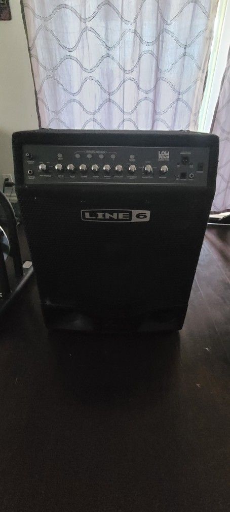 BASS COMBO AMP LINE6 LOWDOWN 300w