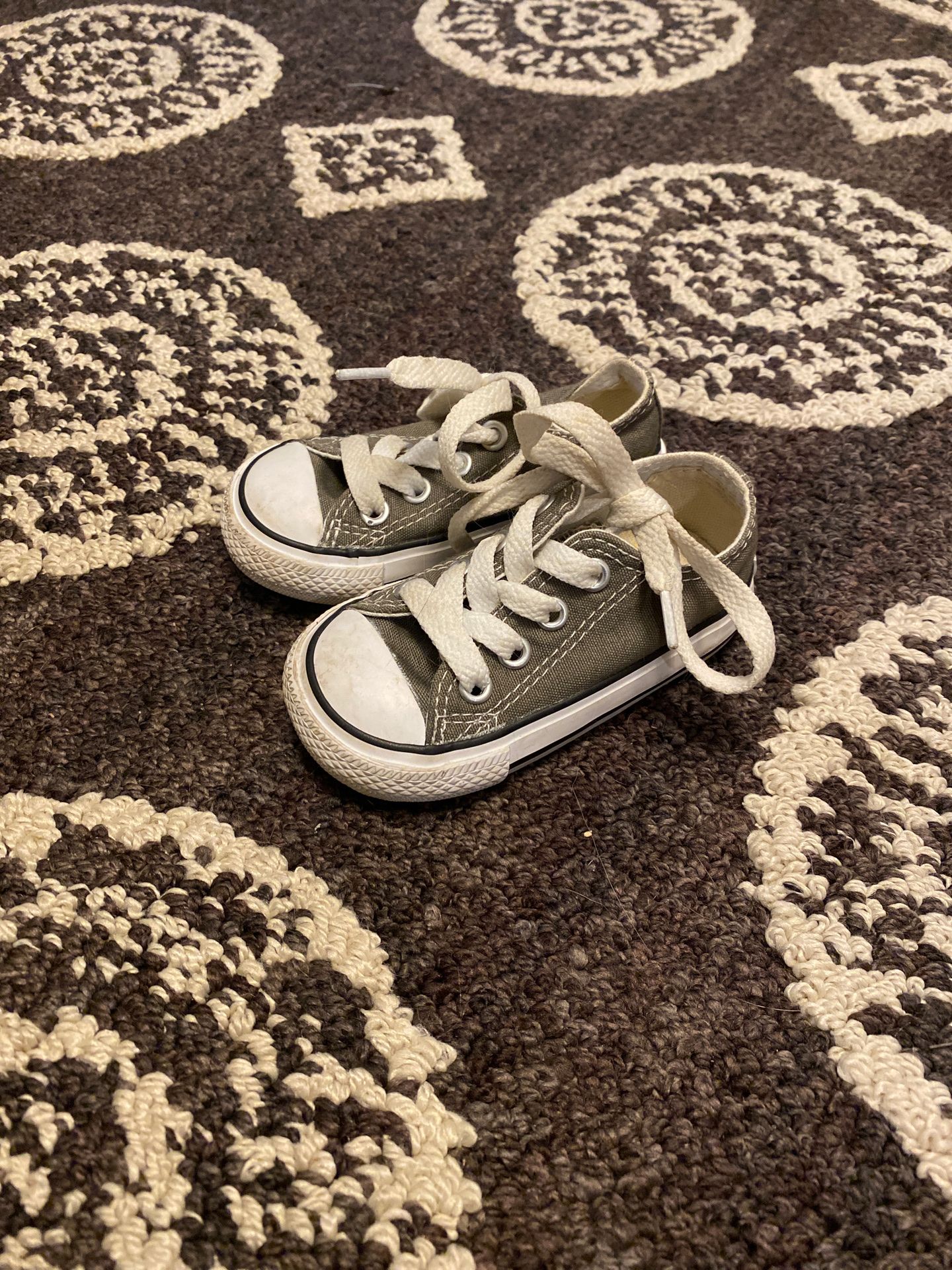 Converse baby shoe size 4