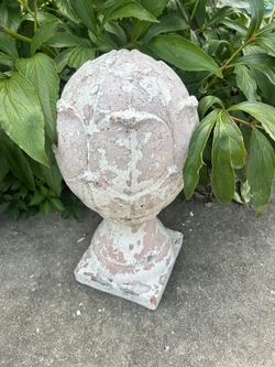 Gardena Acorn Finial