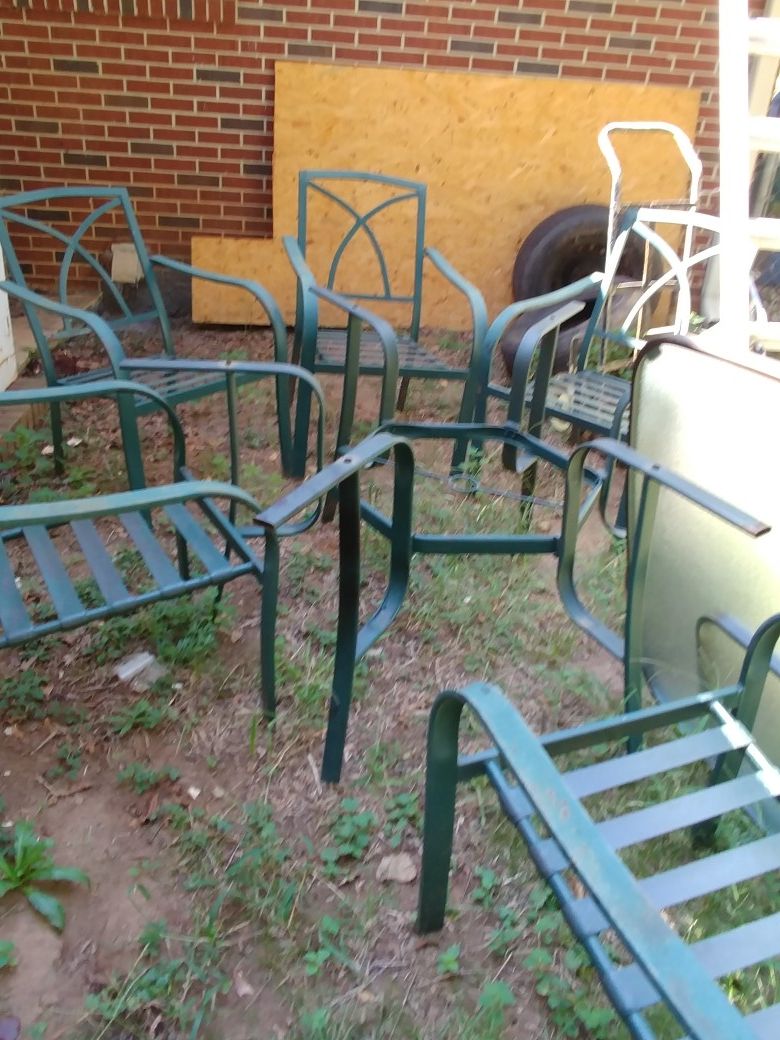 Patio table with 6 matching chairs.