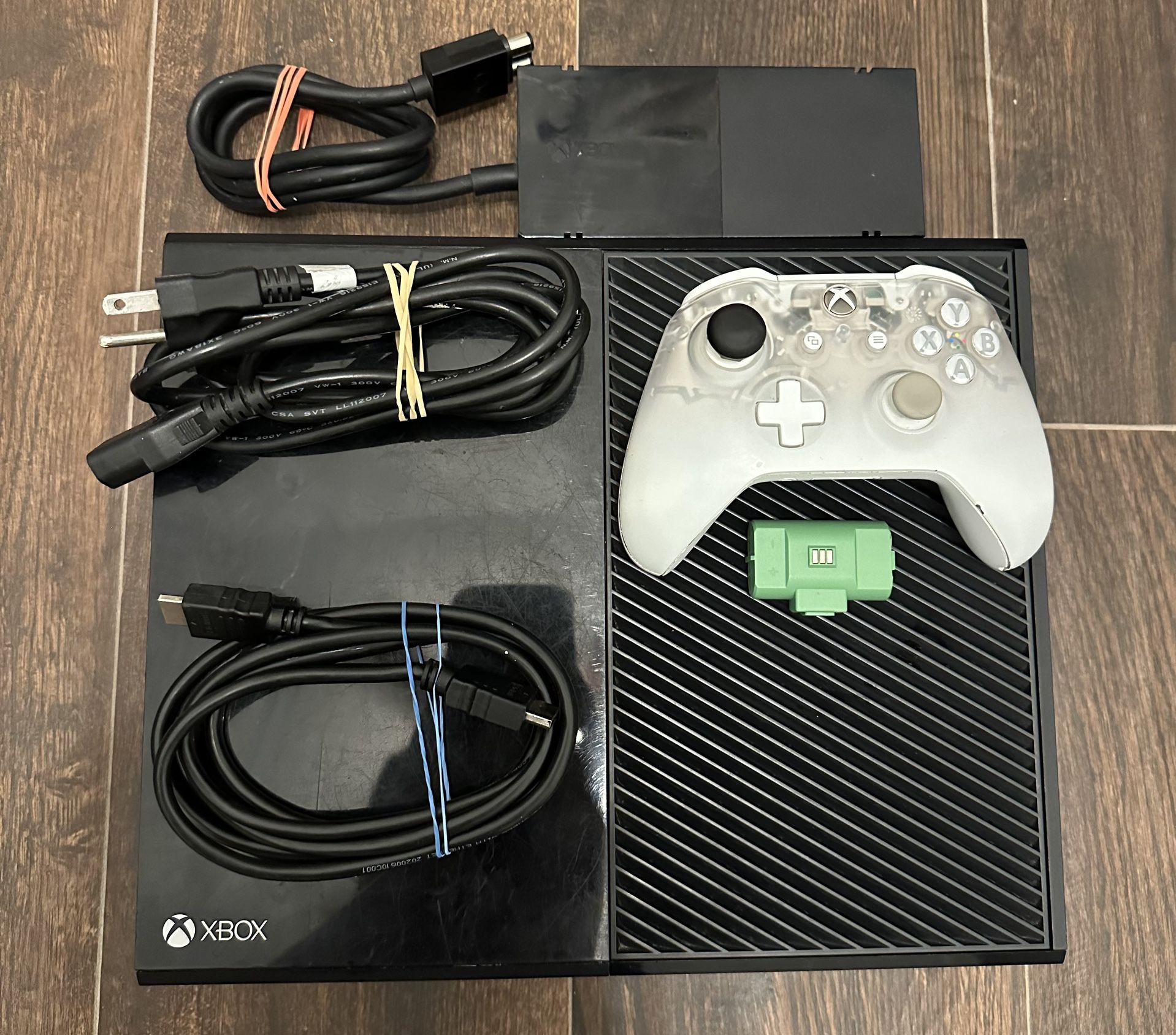 Microsoft Xbox One Model 1540 Bundle