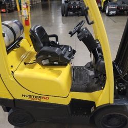 Hyster forklift, 5000 lb capacity, only 1862 hours.