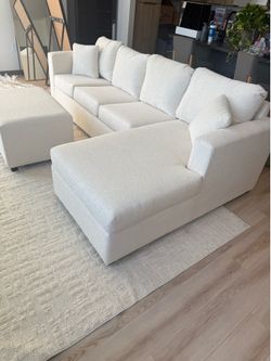 Brand new cream sectionals with free ottoman