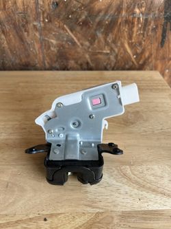 17’-22’ Honda Tailgate Lock Assembly