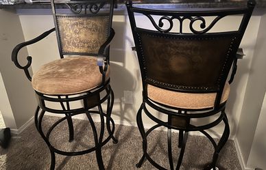 2 Bar Stools
