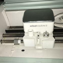 CRICUT EXPLORE 3 With Materials 