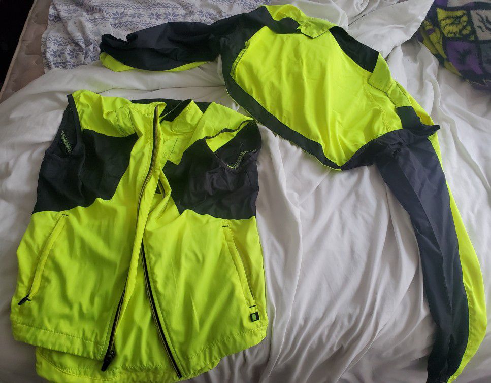 Cannondale  Bike Jacket Turns to A Vest Size Small