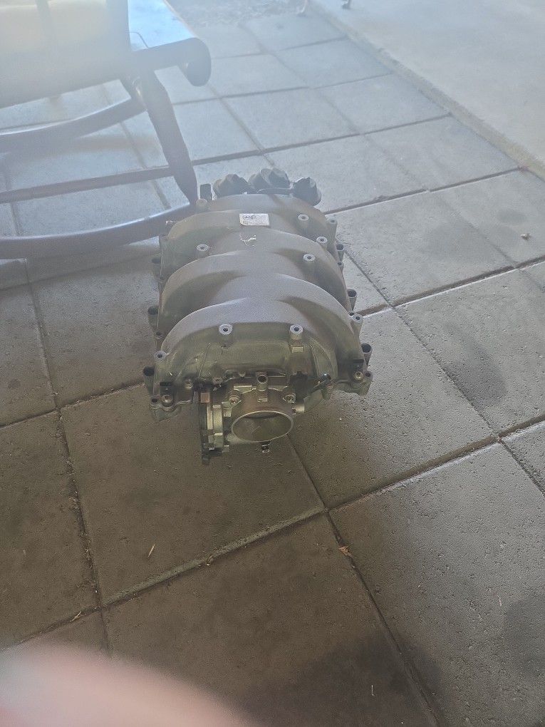 Mercedes Benz. 6 cylinder intake manifold