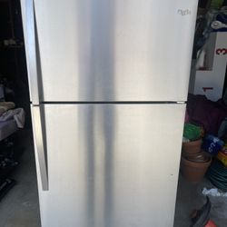 Whirlpool stainless steel top freezer refrigerator 