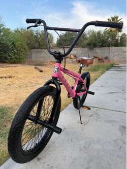 Boys/Girls Mongoose BMX Bike (20’)
