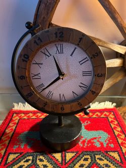 RELOJ ANTIGUO DE. MADERA