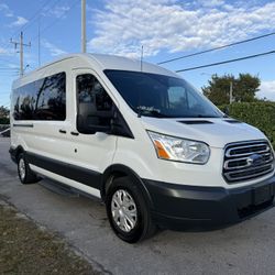 2017 Ford Transit 350 XLT Medium Roof 15 Passenger As New Perfect 