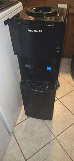 Frigidaire water machine