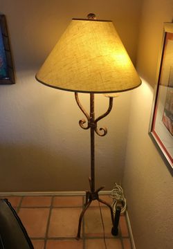 Antique lamp- high end ! 3 legs, candle bulbs