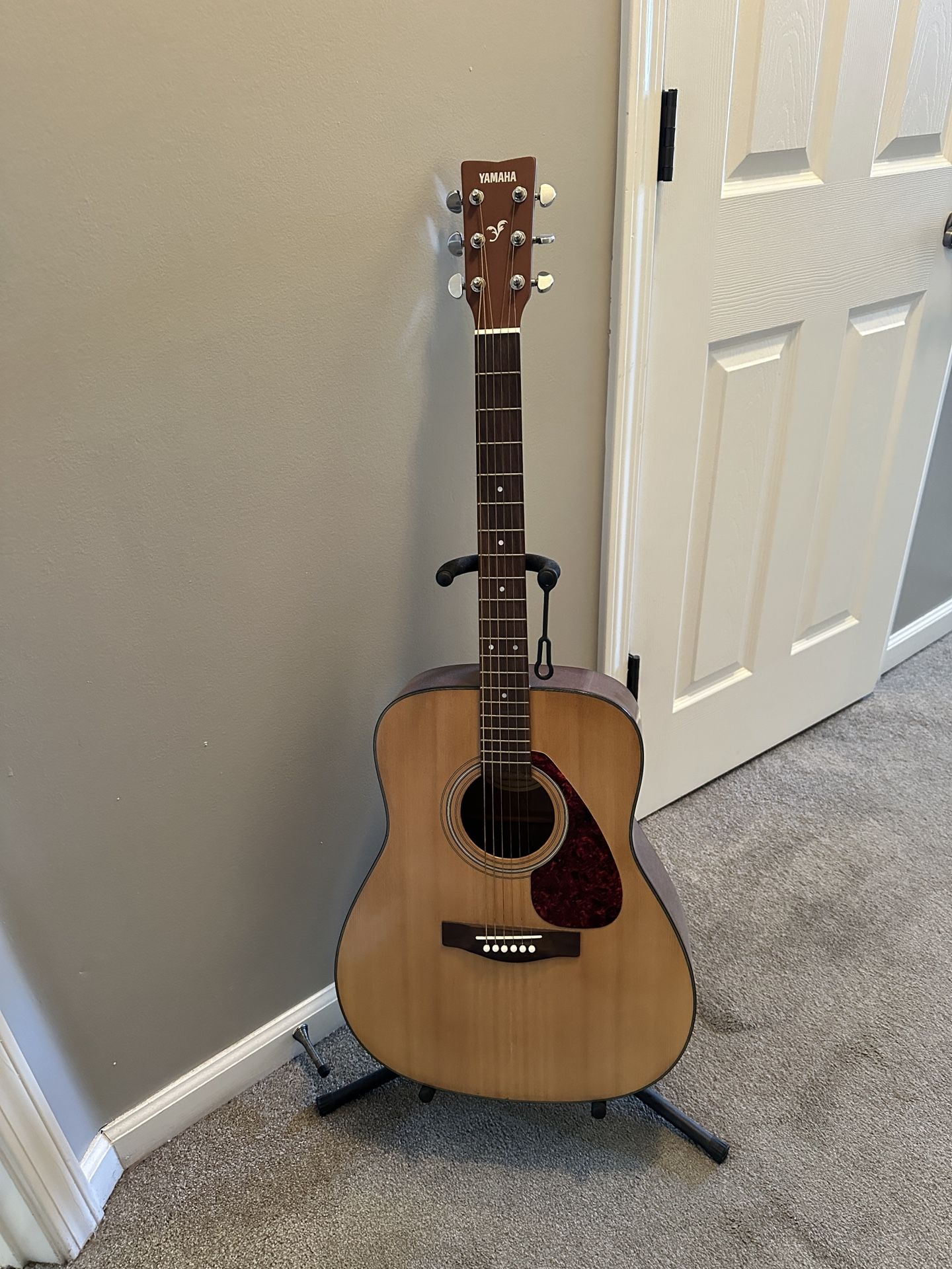 Yamaha Acoustic Guitar