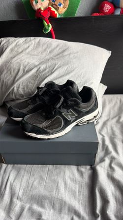 New balance 2002R