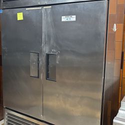 Refrigerator (commercial) 