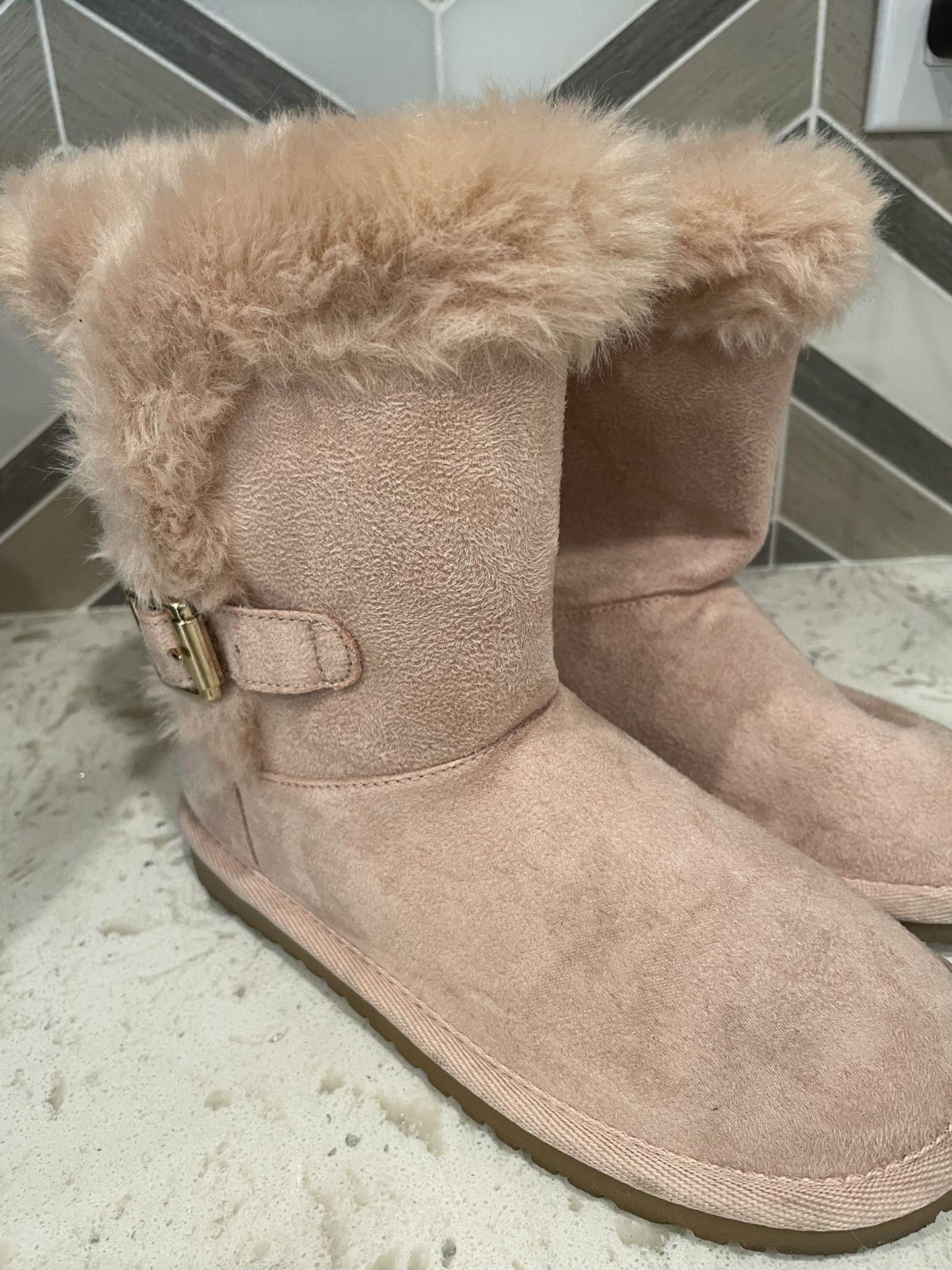 Size 2 The Children’s Place Girl Boots Rose Gold